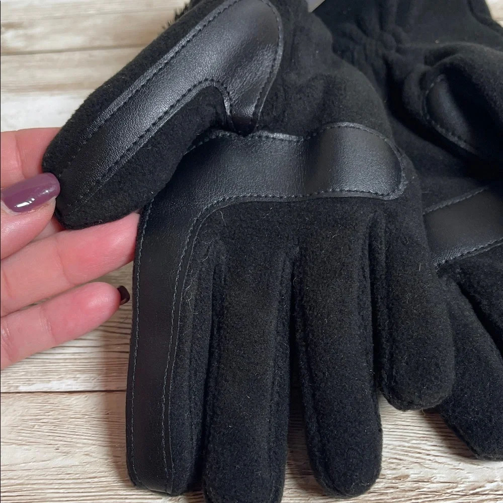 Isotoner Black Women's Gloves Retails $50‎